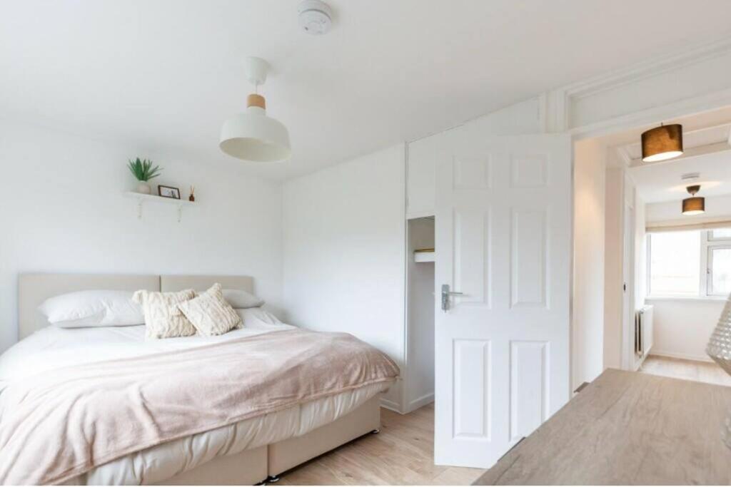 Unique 4 Bed Detached House In East Ferienhaus London